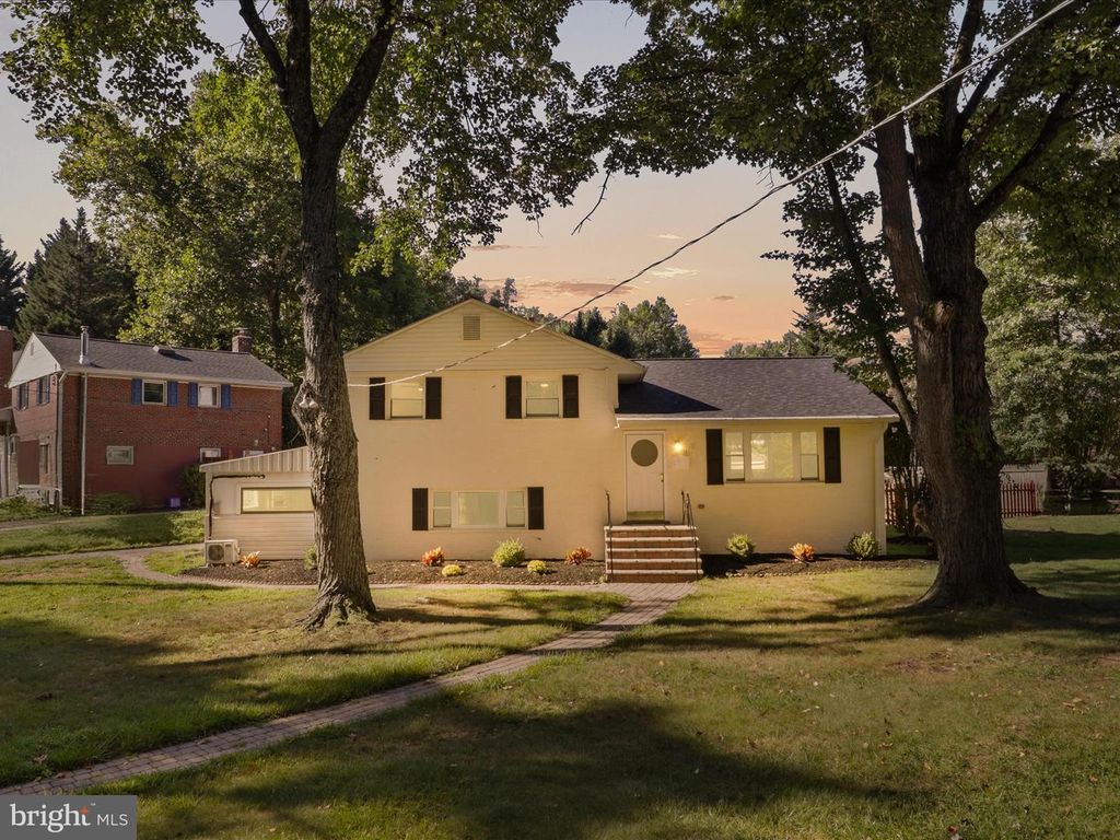 12219 HUNTERS LN, Rockville, MD 20852