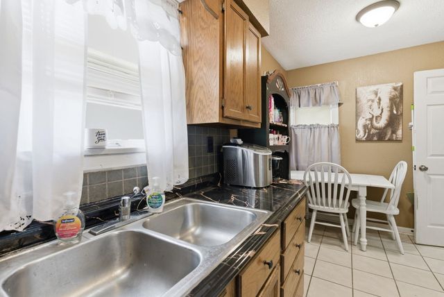 1607 N Erie Ave, Wichita, KS 67214