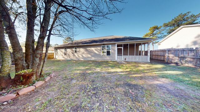 119 Boysenberry Fields Road, Maple Hill, NC 28454