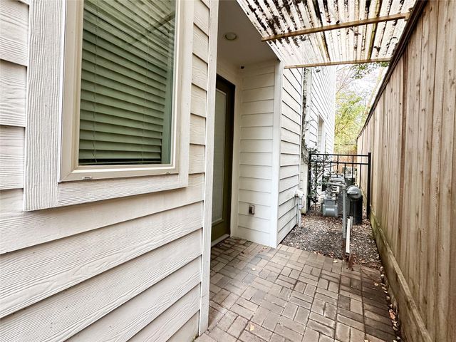 10 Hermann Park Court, Houston, TX 77021