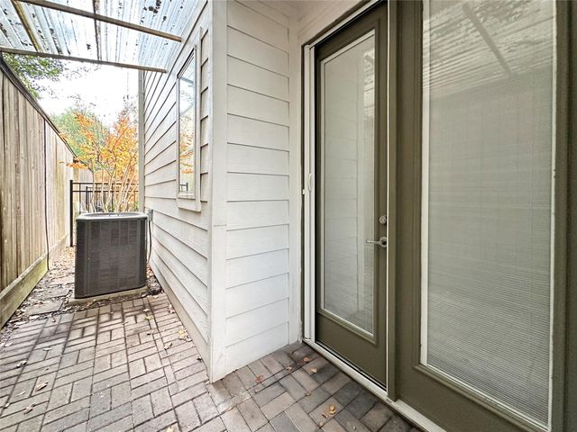 10 Hermann Park Court, Houston, TX 77021