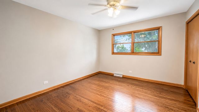 2125 Plainfield Drive, Des Plaines, IL 60018