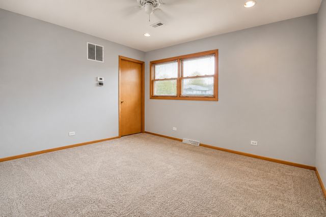 2125 Plainfield Drive, Des Plaines, IL 60018