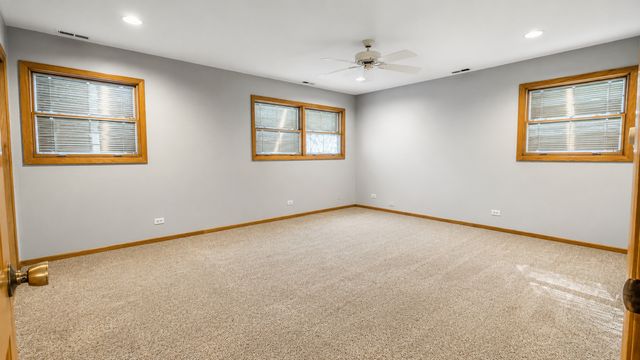 2125 Plainfield Drive, Des Plaines, IL 60018