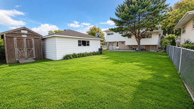 2125 Plainfield Drive, Des Plaines, IL 60018
