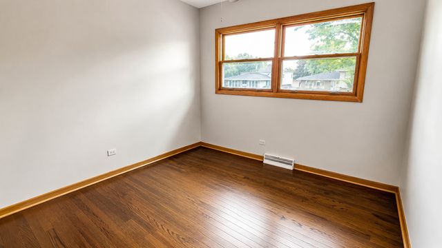 2125 Plainfield Drive, Des Plaines, IL 60018