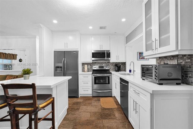 6266 SW 42nd St, South Miami, FL 33155