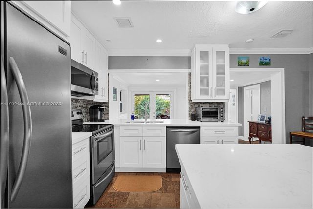 6266 SW 42nd St, South Miami, FL 33155