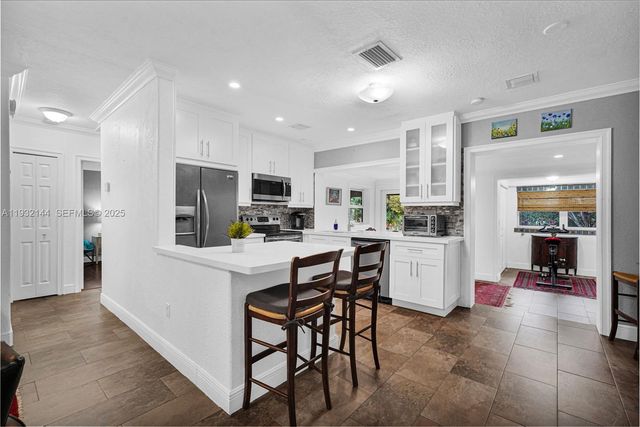 6266 SW 42nd St, South Miami, FL 33155