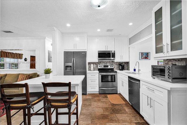 6266 SW 42nd St, South Miami, FL 33155