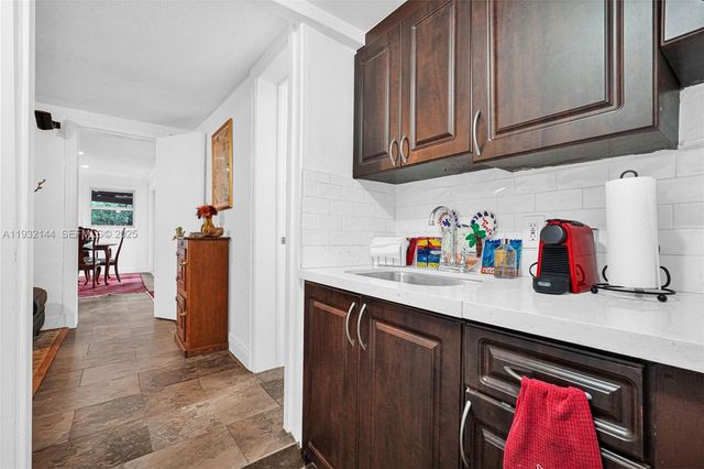 6266 SW 42nd St, South Miami, FL 33155