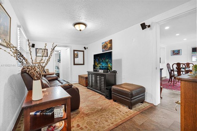 6266 SW 42nd St, South Miami, FL 33155