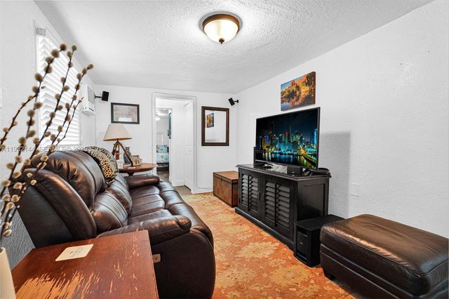 6266 SW 42nd St, South Miami, FL 33155