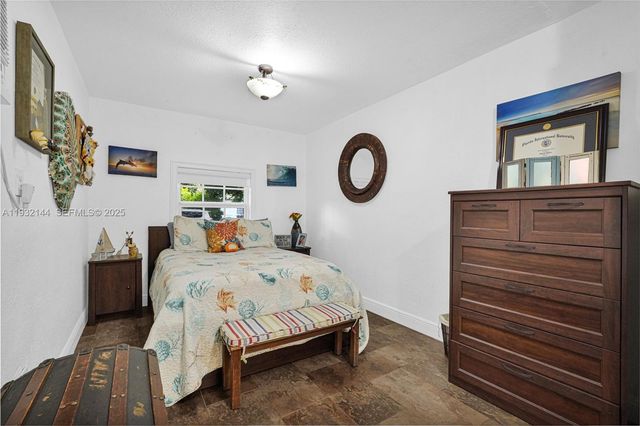 6266 SW 42nd St, South Miami, FL 33155