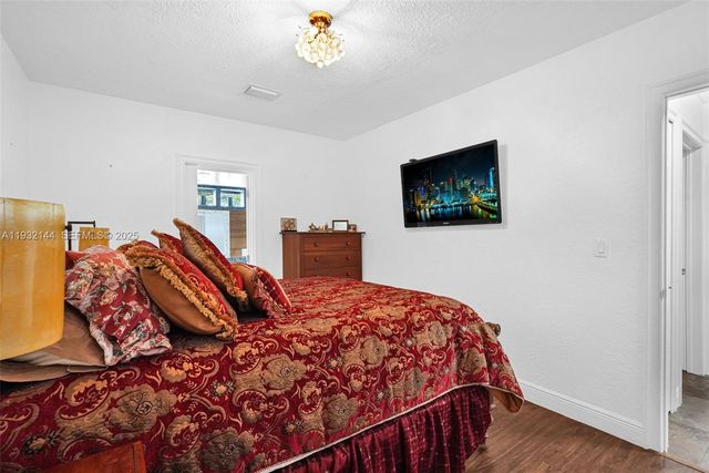 6266 SW 42nd St, South Miami, FL 33155