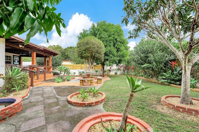 6266 SW 42nd St, South Miami, FL 33155