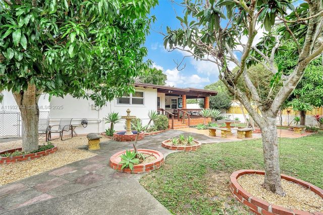 6266 SW 42nd St, South Miami, FL 33155