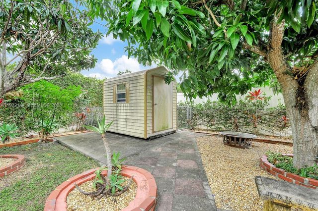 6266 SW 42nd St, South Miami, FL 33155