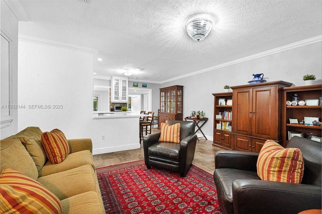 6266 SW 42nd St, South Miami, FL 33155