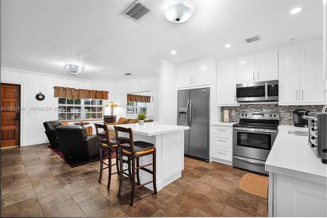 6266 SW 42nd St, South Miami, FL 33155