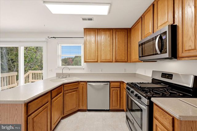 5710 RHODE ISLAND DR, Woodbridge, VA 22193
