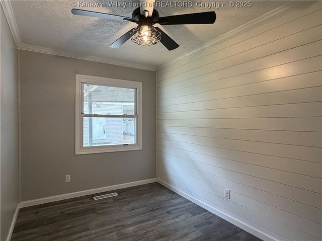 205 Sun Valley Drive, St Albans, WV 25177