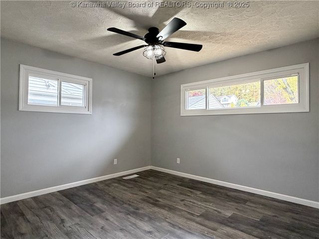 205 Sun Valley Drive, St Albans, WV 25177