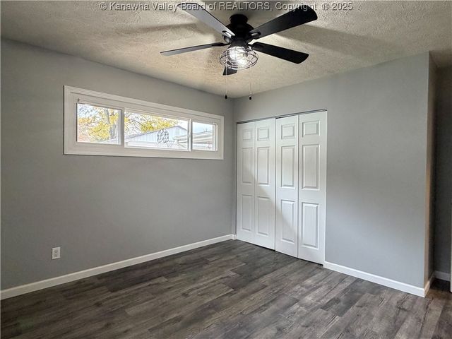 205 Sun Valley Drive, St Albans, WV 25177