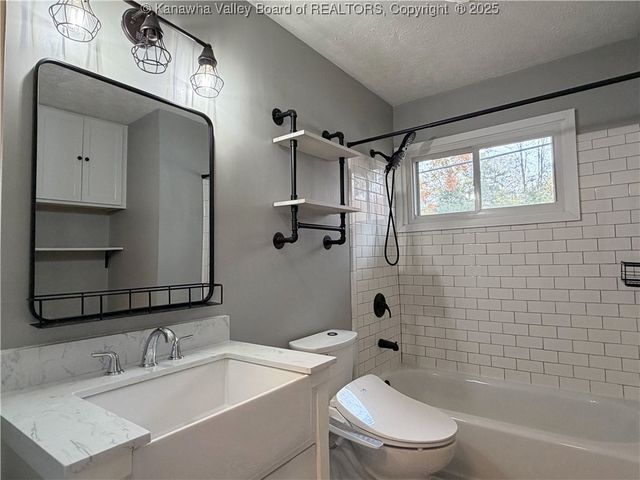 205 Sun Valley Drive, St Albans, WV 25177