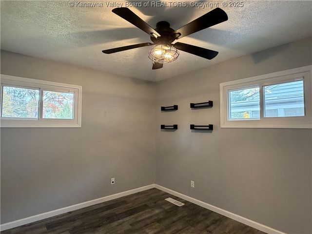 205 Sun Valley Drive, St Albans, WV 25177