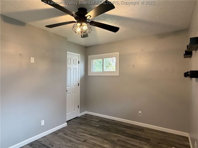 205 Sun Valley Drive, St Albans, WV 25177