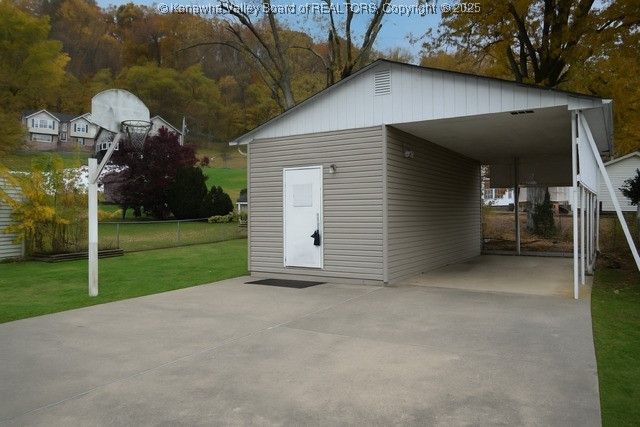 205 Sun Valley Drive, St Albans, WV 25177