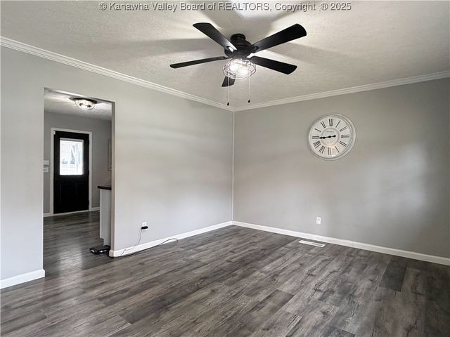 205 Sun Valley Drive, St Albans, WV 25177