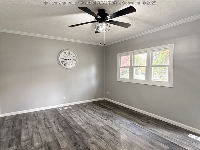 205 Sun Valley Drive, St Albans, WV 25177