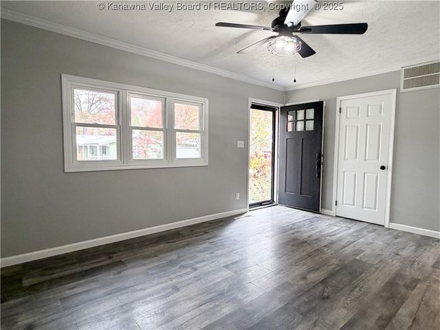 205 Sun Valley Drive, St Albans, WV 25177