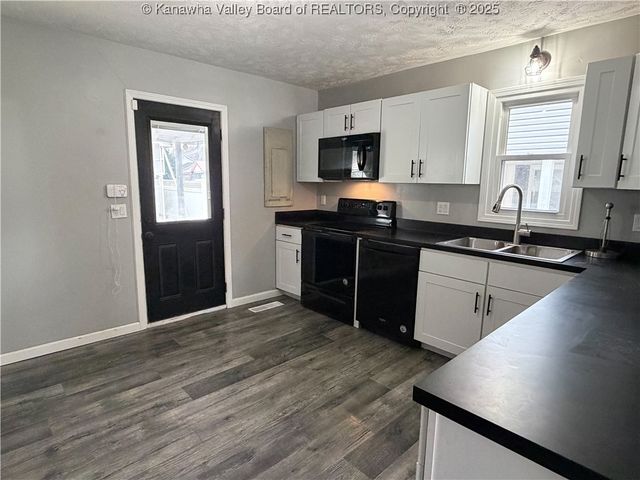 205 Sun Valley Drive, St Albans, WV 25177