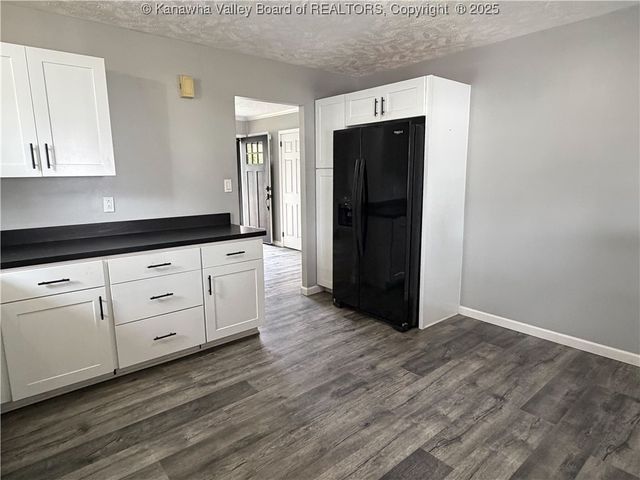 205 Sun Valley Drive, St Albans, WV 25177