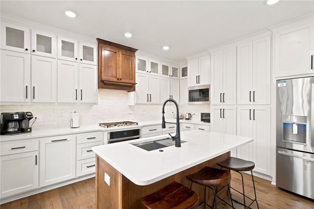 105 NW Ozark Way, Bentonville, AR 72712