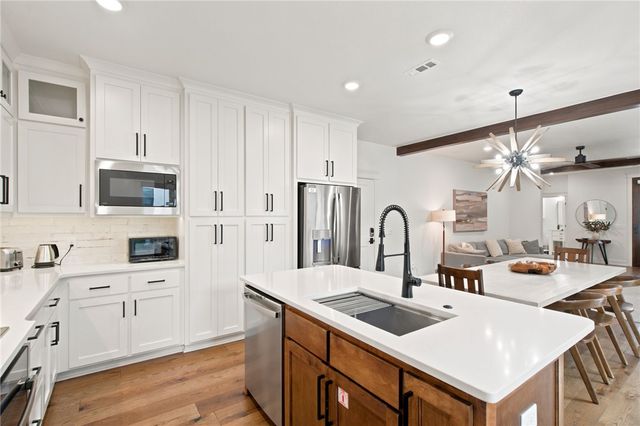 105 NW Ozark Way, Bentonville, AR 72712