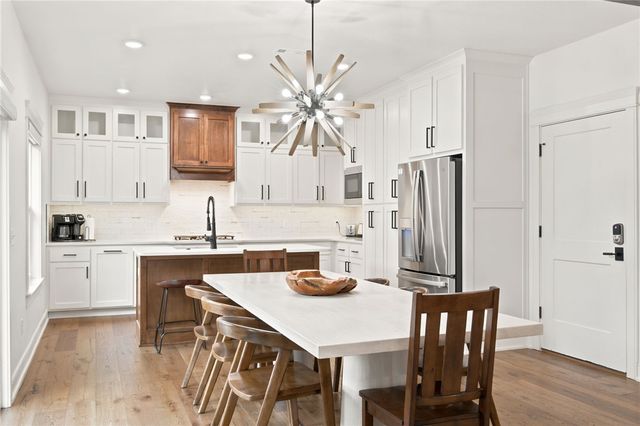 105 NW Ozark Way, Bentonville, AR 72712