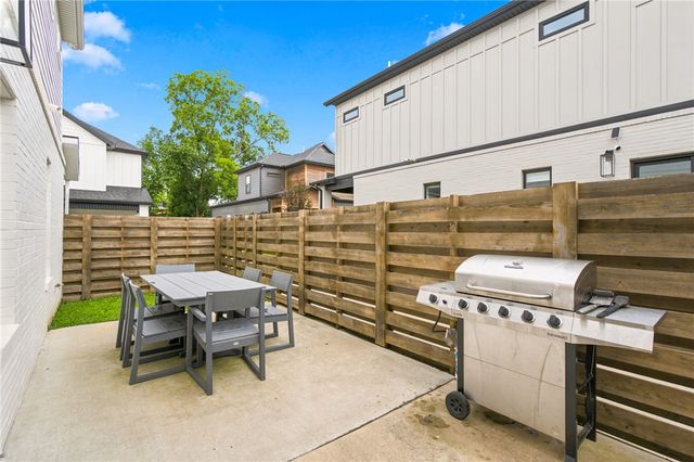 105 NW Ozark Way, Bentonville, AR 72712