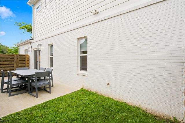 105 NW Ozark Way, Bentonville, AR 72712