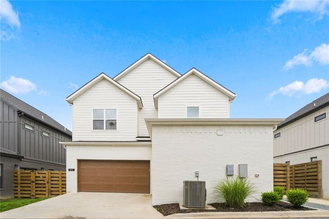 105 NW Ozark Way, Bentonville, AR 72712