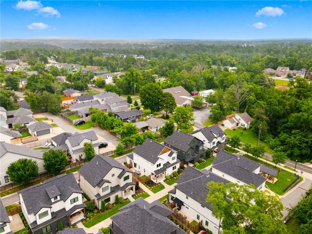 105 NW Ozark Way, Bentonville, AR 72712