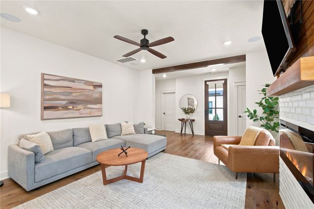 105 NW Ozark Way, Bentonville, AR 72712