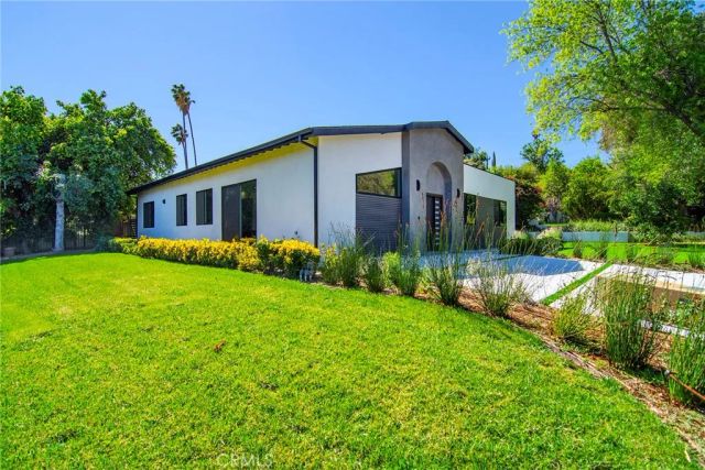20100 Hatteras Street, Woodland Hills, CA 91367
