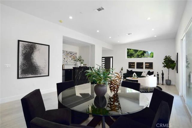 20100 Hatteras Street, Woodland Hills, CA 91367