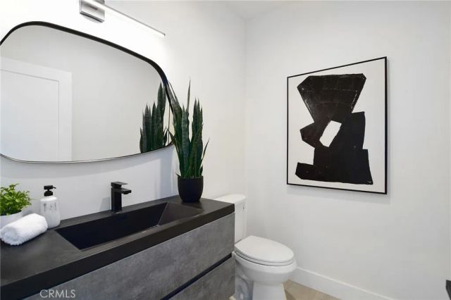 20100 Hatteras Street, Woodland Hills, CA 91367