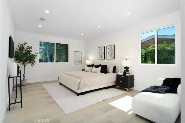 20100 Hatteras Street, Woodland Hills, CA 91367