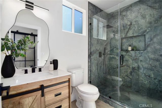 20100 Hatteras Street, Woodland Hills, CA 91367